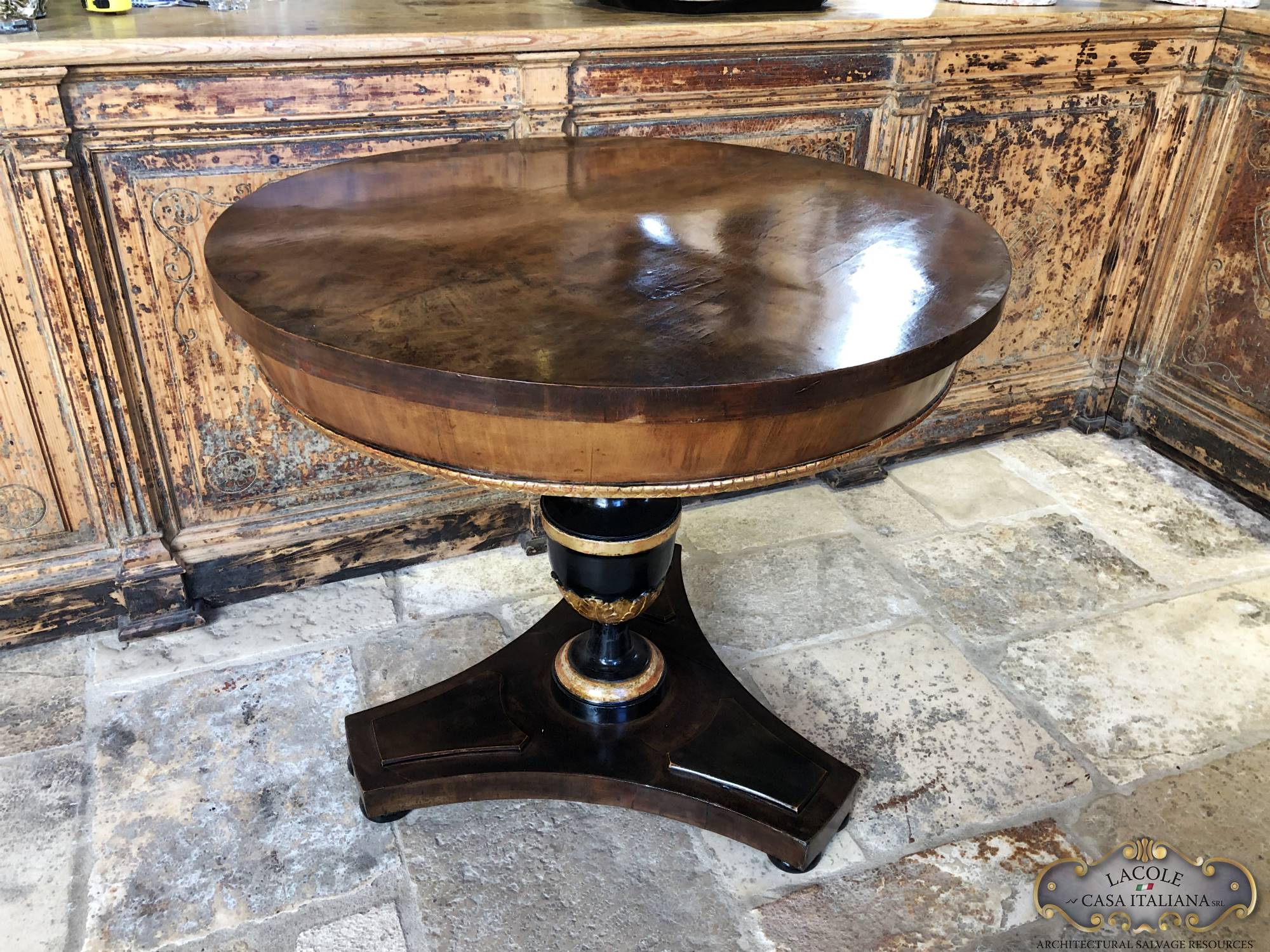 Elegante Tavolino rotondo da salotto in Noce - Restaurato (in corso d'opera)