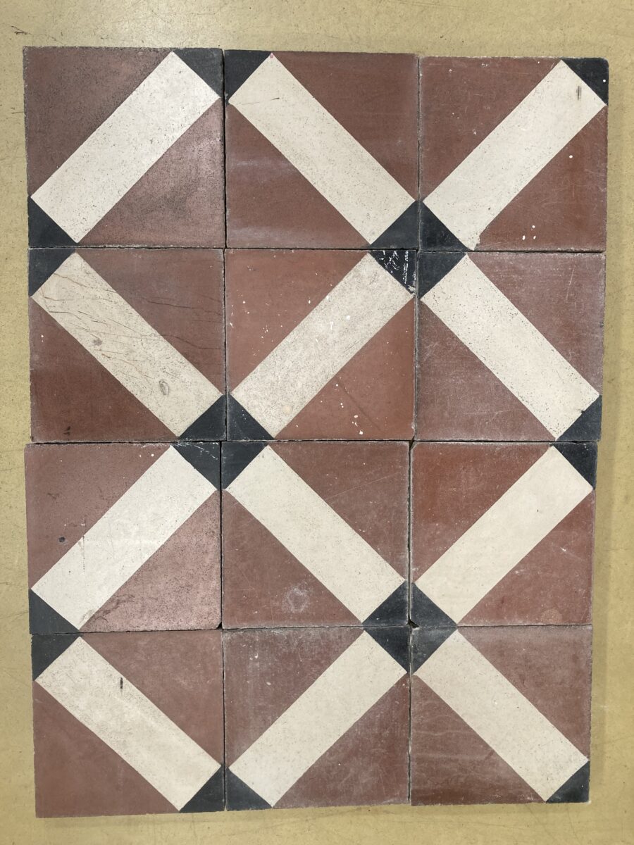 <h3>Antique cementine tiles with geometric drawing</h3>