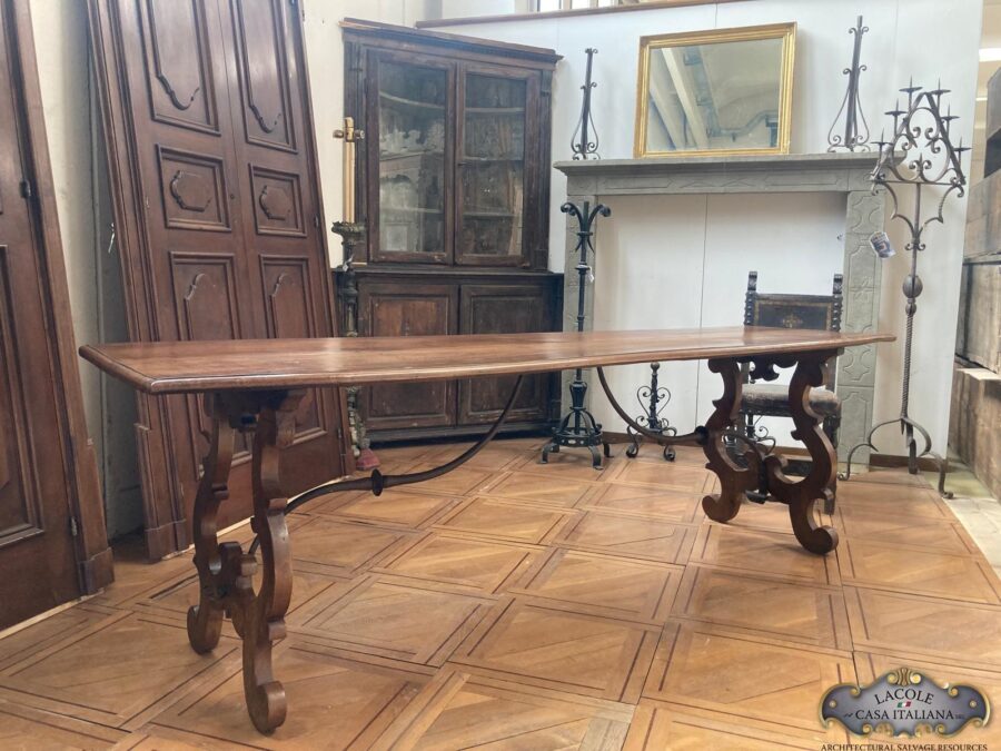 table with lyre leg